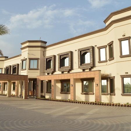 Midway Hotel & Restaurant Sadiqabad Экстерьер фото