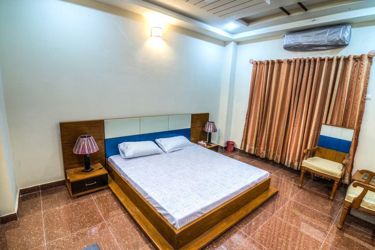 Midway Hotel & Restaurant Sadiqabad Экстерьер фото