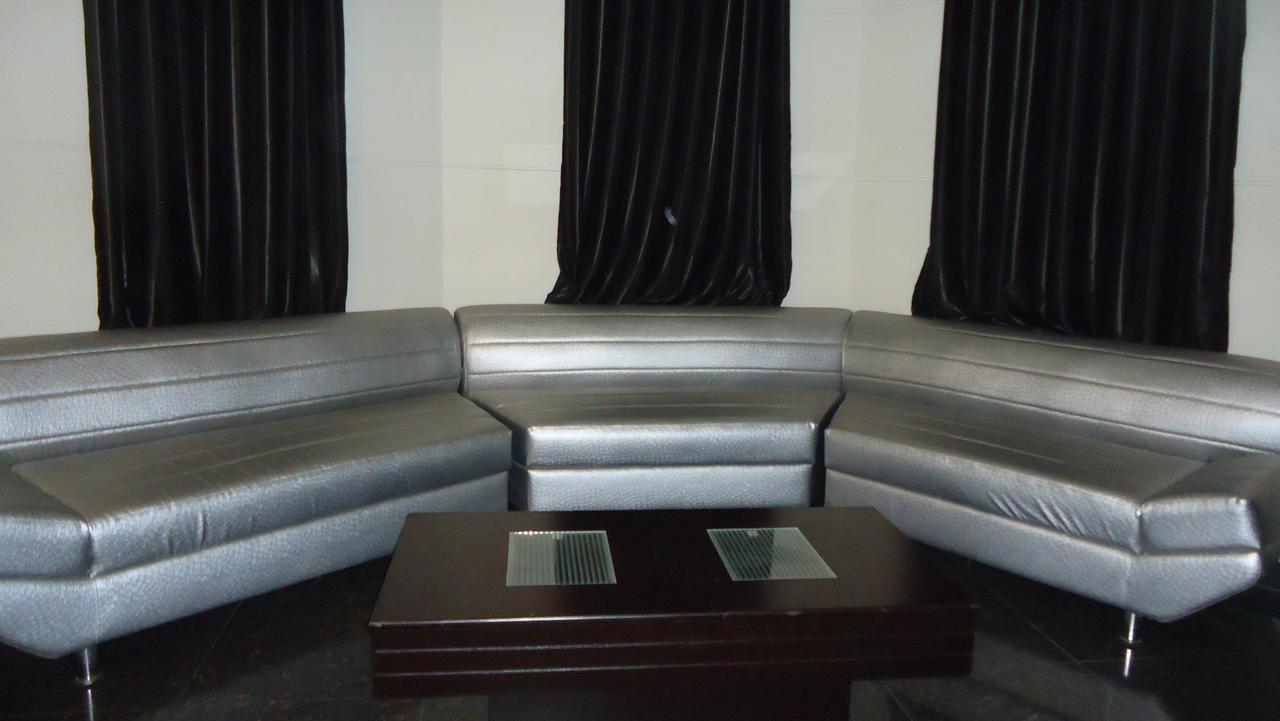 Midway Hotel & Restaurant Sadiqabad Экстерьер фото