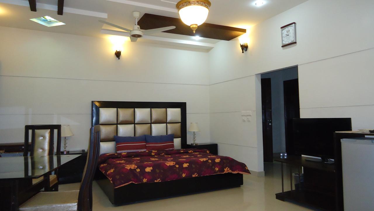 Midway Hotel & Restaurant Sadiqabad Экстерьер фото