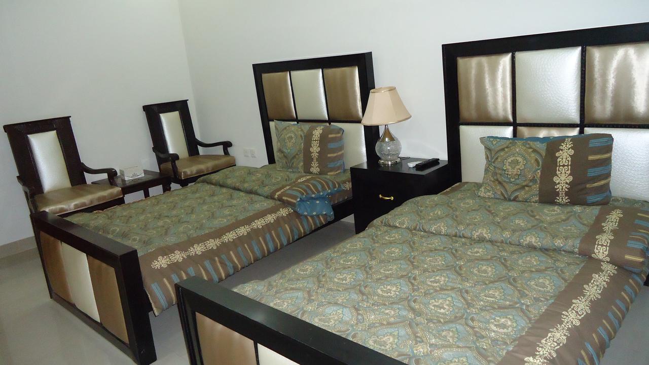 Midway Hotel & Restaurant Sadiqabad Экстерьер фото