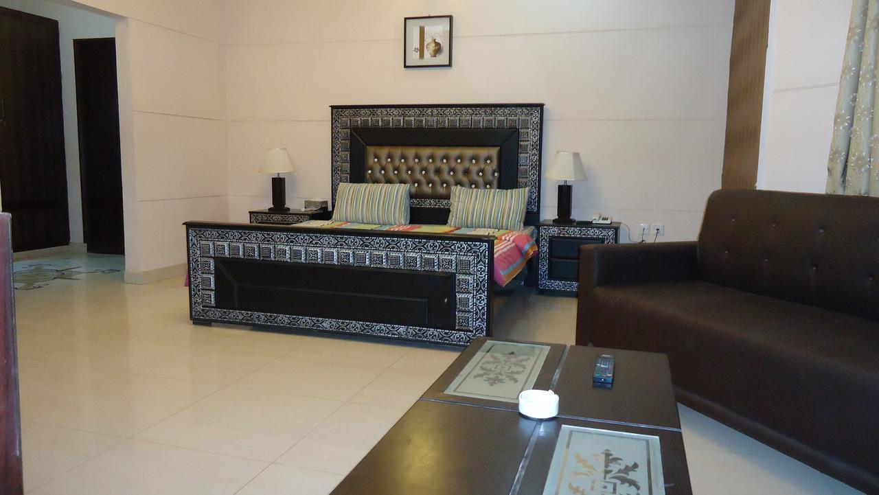 Midway Hotel & Restaurant Sadiqabad Экстерьер фото