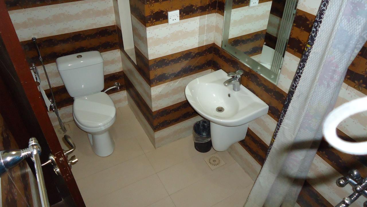 Midway Hotel & Restaurant Sadiqabad Экстерьер фото