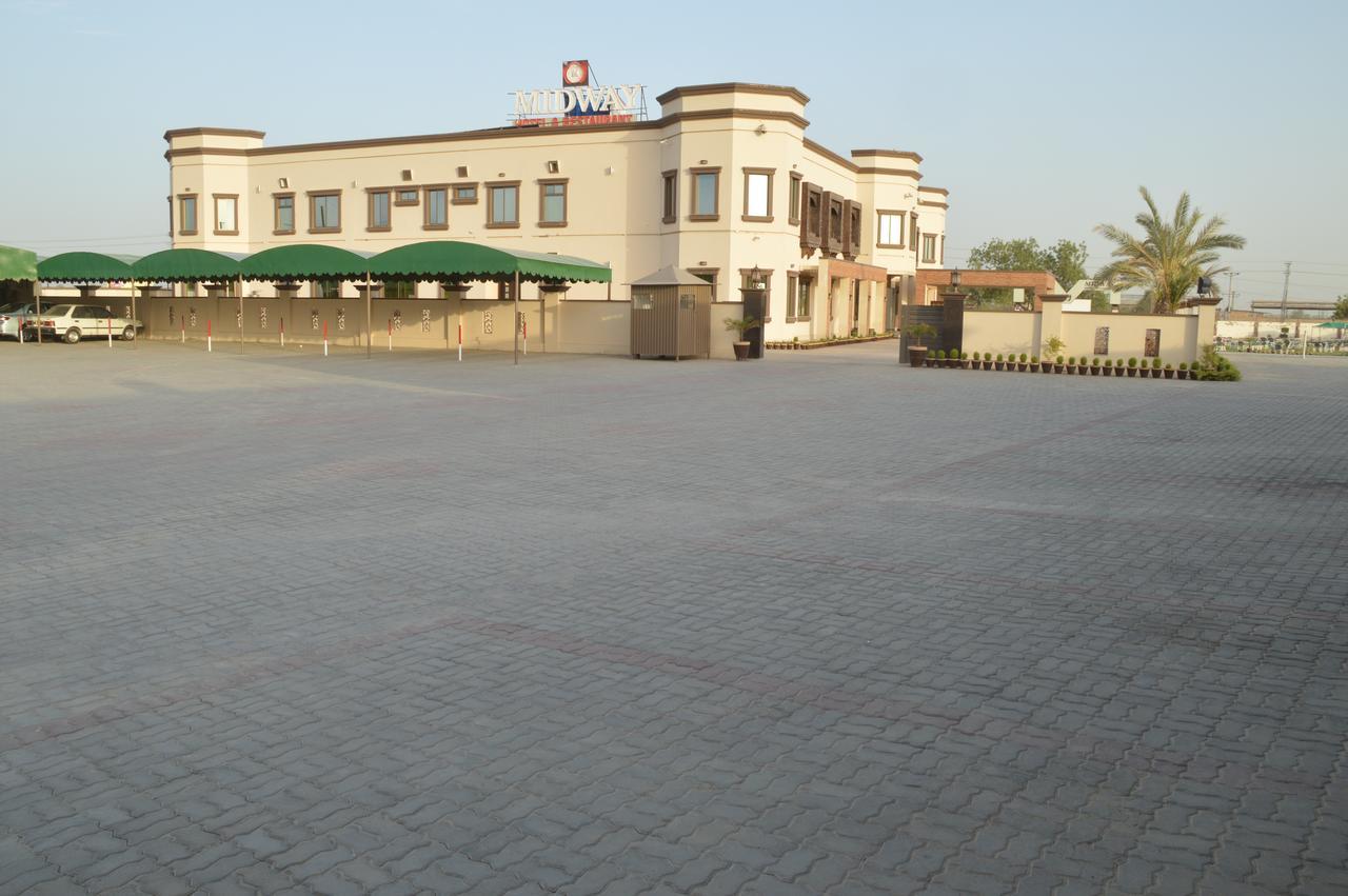 Midway Hotel & Restaurant Sadiqabad Экстерьер фото