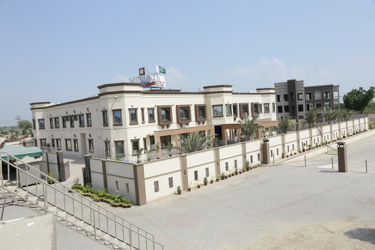 Midway Hotel & Restaurant Sadiqabad Экстерьер фото