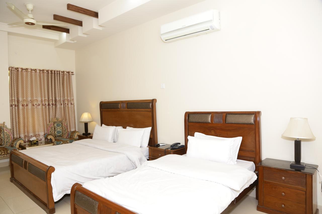 Midway Hotel & Restaurant Sadiqabad Экстерьер фото