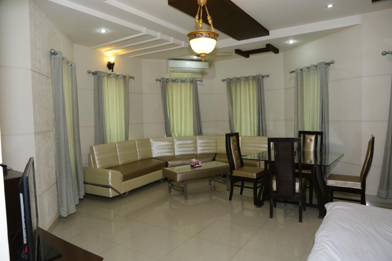 Midway Hotel & Restaurant Sadiqabad Экстерьер фото