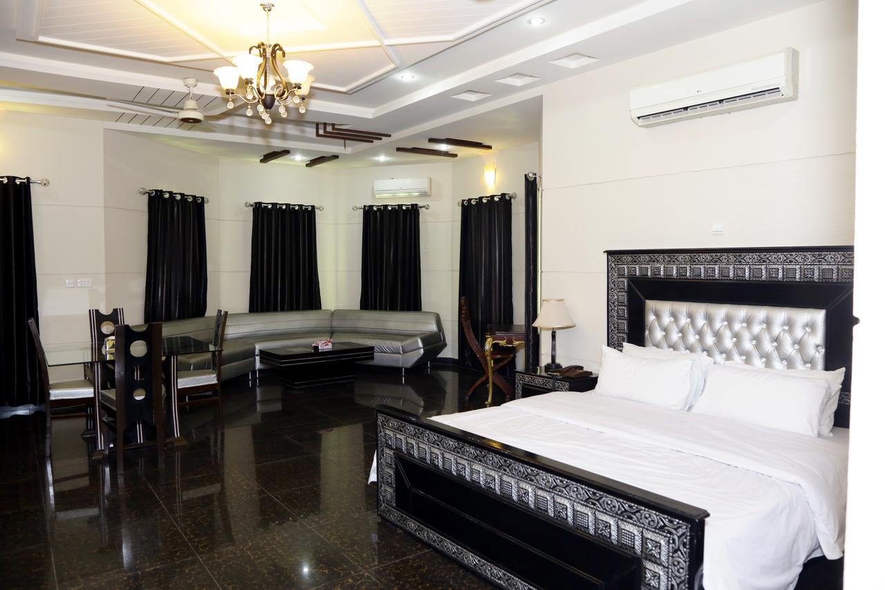 Midway Hotel & Restaurant Sadiqabad Экстерьер фото